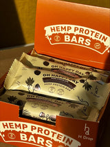 Oh Happy Day - kanapių proteino batonėliai su kokosu ir maka, juodajame šokolade (12 vnt. dėžutė)