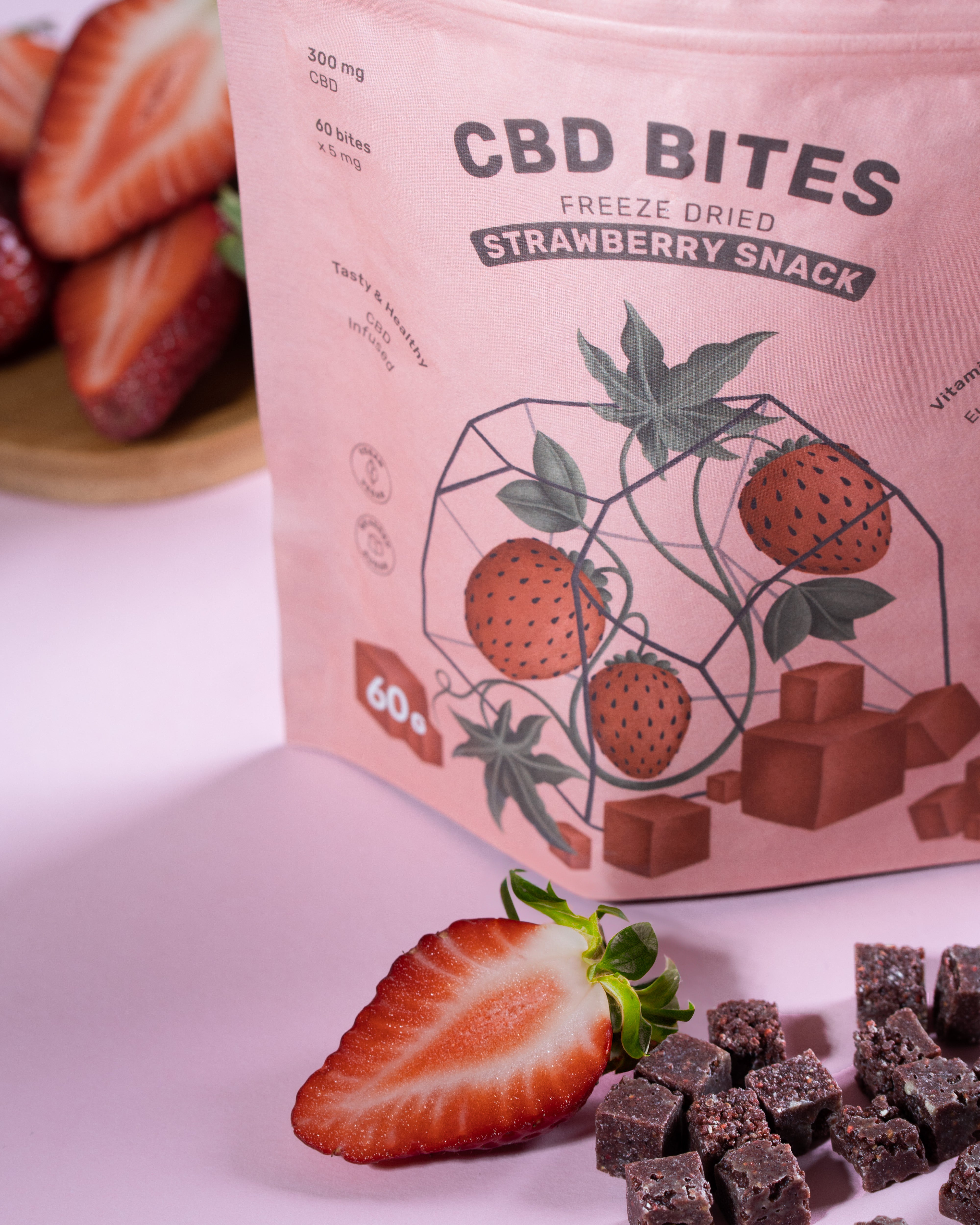 Cannabites - Funkciniai braškių kubeliai su kanapių žiedais (didelė 60 vnt. pakuotė, 300mg)